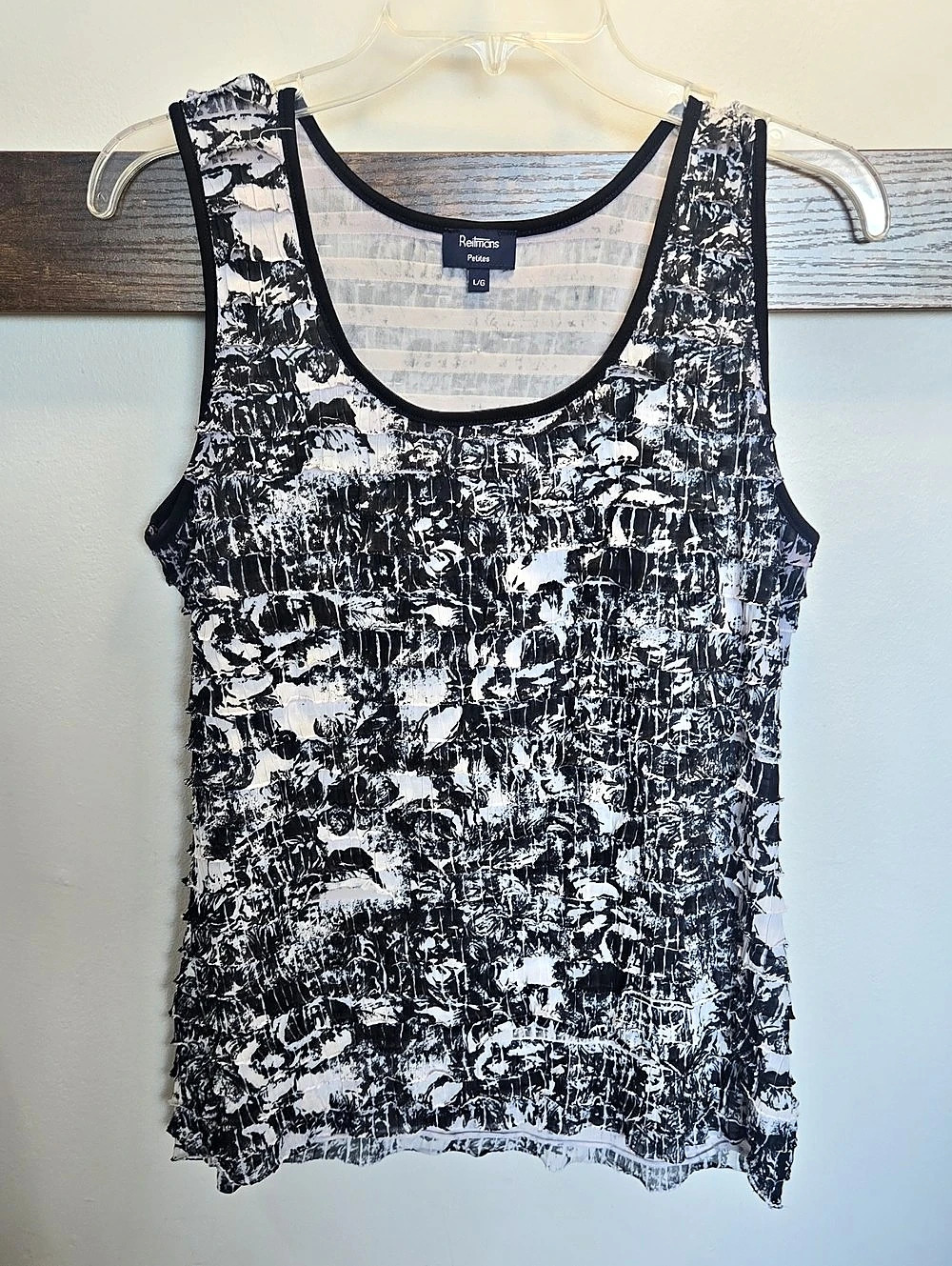 Reitmans Abstract Print Tank Top in Black & White Size Large Like New